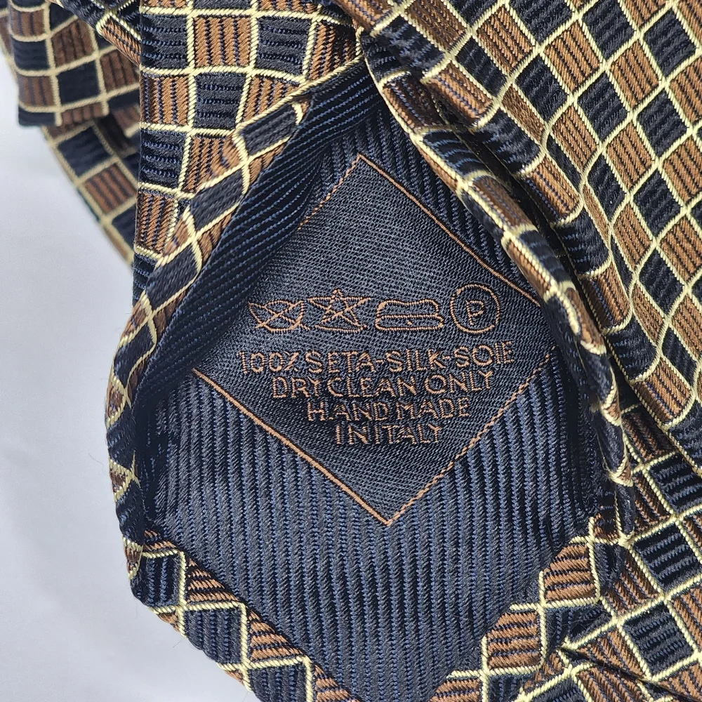 BRIONI Brown Silk Tie.